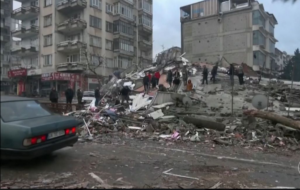 MORTES NO TERREMOTO NA TURQUIA E NA SÍRIA PASSAM DE 40 MIL; ERDOGAN COMPARA TREMOR À FORÇA DE BOMBA ATÔMICA