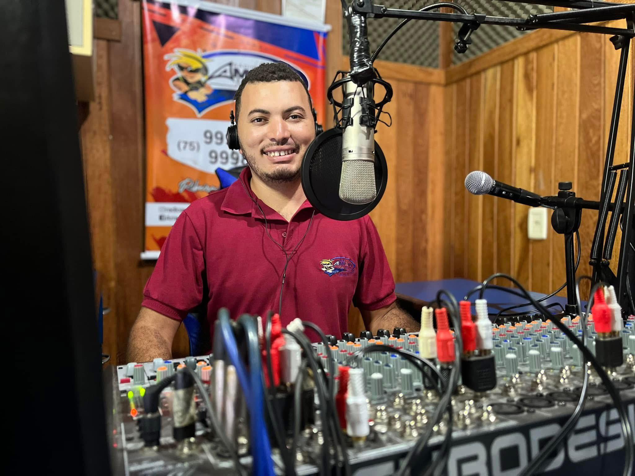 VALDEMIR SANTANA MAIS NOVO RADIALISTA PROFISSIONAL DA HISTÓRIA DE RIBEIRA DO AMPARO - BAHIA.